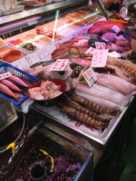 牧志市場の魚